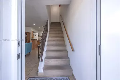 1690 NE 25th Ave, Pompano Beach, FL 33062 - Photo 8