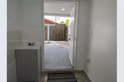 5451 W 10th Ave #5, Hialeah, FL 33012 - Photo 20