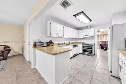 3930 NW 79th Way, Davie, FL 33024 - Photo 12