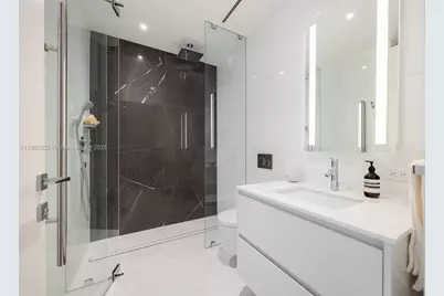 300 Biscayne Boulevard Way #5205W, Miami, FL 33131 - Photo 18