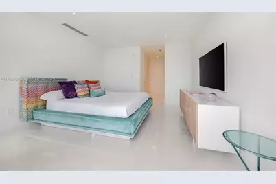 300 Biscayne Boulevard Way #5205W, Miami, FL 33131 - Photo 12