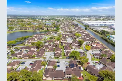 17026 NW 66th Ct, Hialeah, FL 33015 - Photo 6