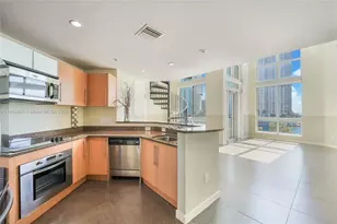 300 S Biscayne Blvd, Miami, FL 33131 - Photo 2