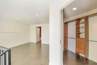 300 S Biscayne Blvd #L-414, Miami, FL 33131 - Photo 16