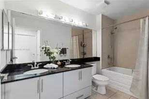 31 SE 5th St, Miami, FL 33131 - Photo 14