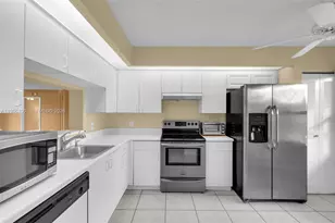 550 SW 137th Ave, Pembroke Pines, FL 33027 - Photo 4