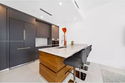 200 Biscayne Boulevard Way #1406, Miami, FL 33131 - Photo 8
