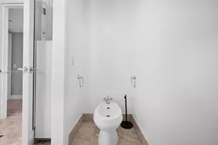 1435 Brickell Ave, Miami, FL 33131 - Photo 18