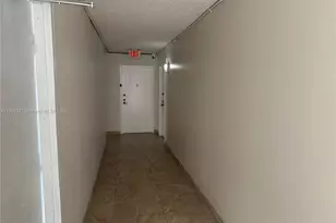 9682 Fontainebleau Blvd, Miami, FL 33172 - Photo 14