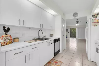 801 SW 138th Ave #310E, Pembroke Pines, FL 33027 - Photo 4