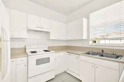 27283 SW 138th Path, Homestead, FL 33032 - Photo 10