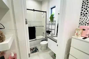 8002 NW 43rd St, Doral, FL 33166 - Photo 10