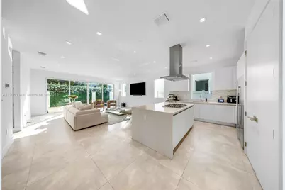 7541 NW 97th Ct, Doral, FL 33178 - Photo 8