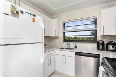 1100 Colony Point Cir #414, Pembroke Pines, FL 33026 - Photo 26