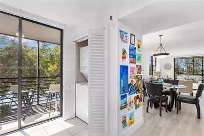 1100 Colony Point Cir #414, Pembroke Pines, FL 33026 - Photo 6