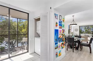 1100 Colony Point Cir, Pembroke Pines, FL 33026 - Photo 6