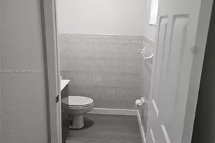 6752 NW 182nd St, Hialeah, FL 33015 - Photo 10