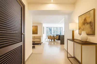 88 SW 7th St #806, Miami, FL 33130 - Photo 2