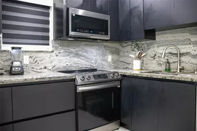 295 NE 150th St, Miami, FL 33161 - Photo 36