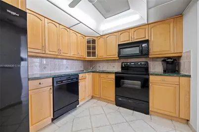 2750 NE 183rd St #2601, Aventura, FL 33160 - Photo 8