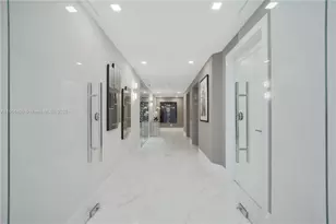 300 South Pointe Dr, Miami Beach, FL 33139 - Photo 4