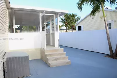 220 NE 12th Ave Lot 219, Homestead, FL 33030 - Photo 8