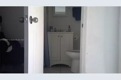 5066 E 9th Ct, Hialeah, FL 33013 - Photo 30