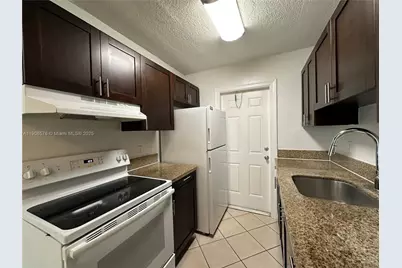 2900 NE 17th Ave #211, Pompano Beach, FL 33064 - Photo 8