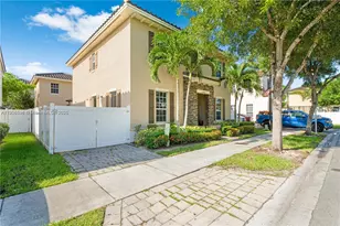 16946 SW 90th Terrace Cir, Miami, FL 33196 - Photo 1