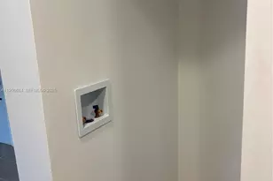 680 W Park Dr, Miami, FL 33172 - Photo 24