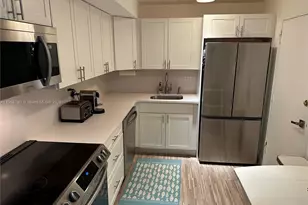 6039 Collins Ave, Miami Beach, FL 33140 - Photo 1