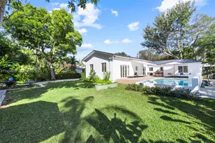 11370 NE 8th Ave, Biscayne Park, FL 33161 - Photo 2