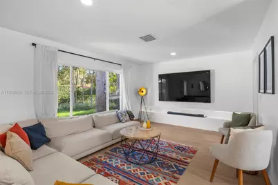 11370 NE 8th Ave, Biscayne Park, FL 33161 - Photo 10