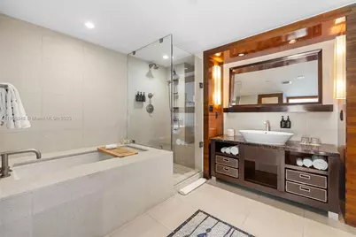 6801 Collins Ave #1018 (1007), Miami Beach, FL 33141 - Photo 12