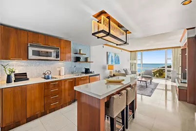 6801 Collins Ave #1018 (1007), Miami Beach, FL 33141 - Photo 2