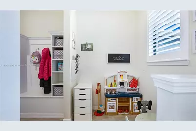 8605 Patron Ln, Lake Worth, FL 33467 - Photo 6