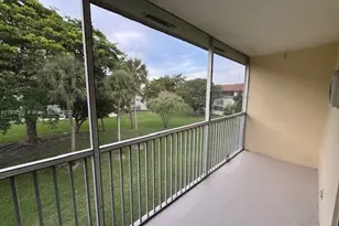 13455 SW 3rd St, Pembroke Pines, FL 33027 - Photo 10