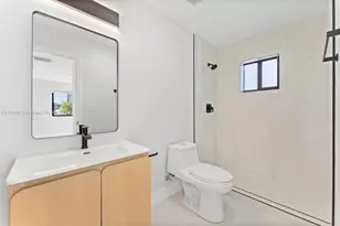 1171 NW 66th St, Miami, FL 33150 - Photo 20