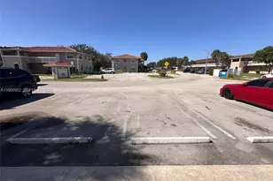 1021 Twin Lakes Dr, Coral Springs, FL 33071 - Photo 20