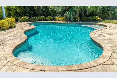 7536 W Treasure Dr, North Bay Village, FL 33141 - Photo 46