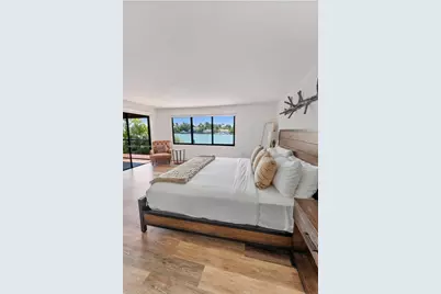 7536 W Treasure Dr, North Bay Village, FL 33141 - Photo 20