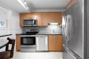 3701 N Country Club Dr, Aventura, FL 33180 - Photo 6