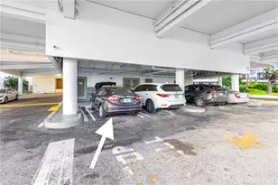 3701 N Country Club Dr, Aventura, FL 33180 - Photo 20