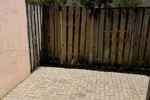 297 Las Brisas Cir, Sunrise, FL 33326 - Photo 20