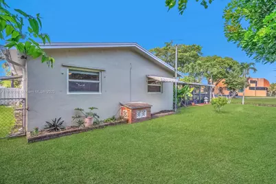 1245 NW 92nd Ave, Pembroke Pines, FL 33024 - Photo 32