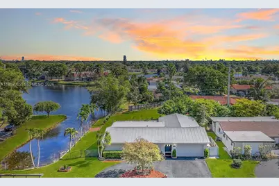 1245 NW 92nd Ave, Pembroke Pines, FL 33024 - Photo 4