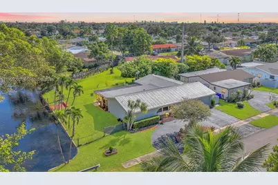 1245 NW 92nd Ave, Pembroke Pines, FL 33024 - Photo 36