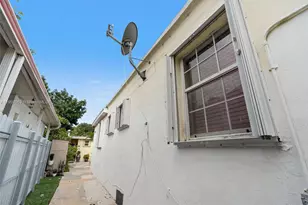 720 NW 19th Ct, Miami, FL 33125 - Photo 28