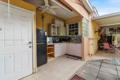 720 NW 19th Ct, Miami, FL 33125 - Photo 24
