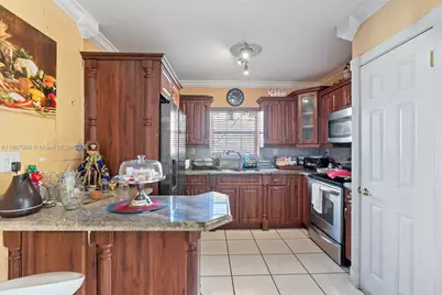 720 NW 19th Ct, Miami, FL 33125 - Photo 12